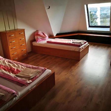 Peregrino Vendeghaz Hotel Budaors Luaran gambar