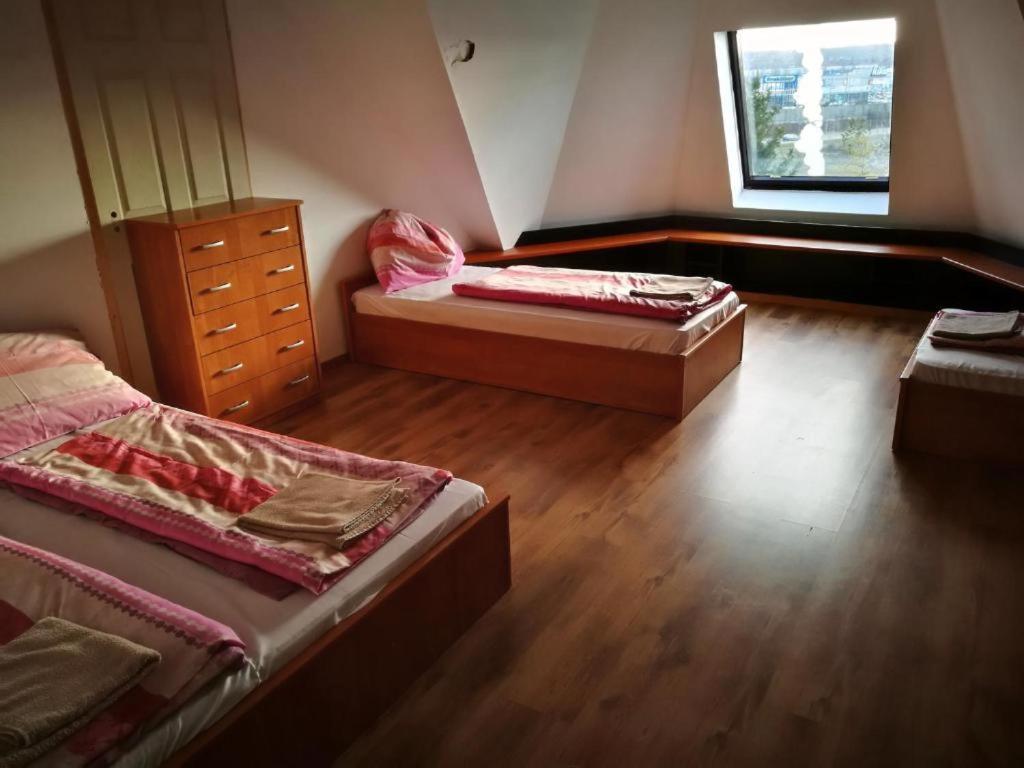 Peregrino Vendeghaz Hotel Budaors Luaran gambar