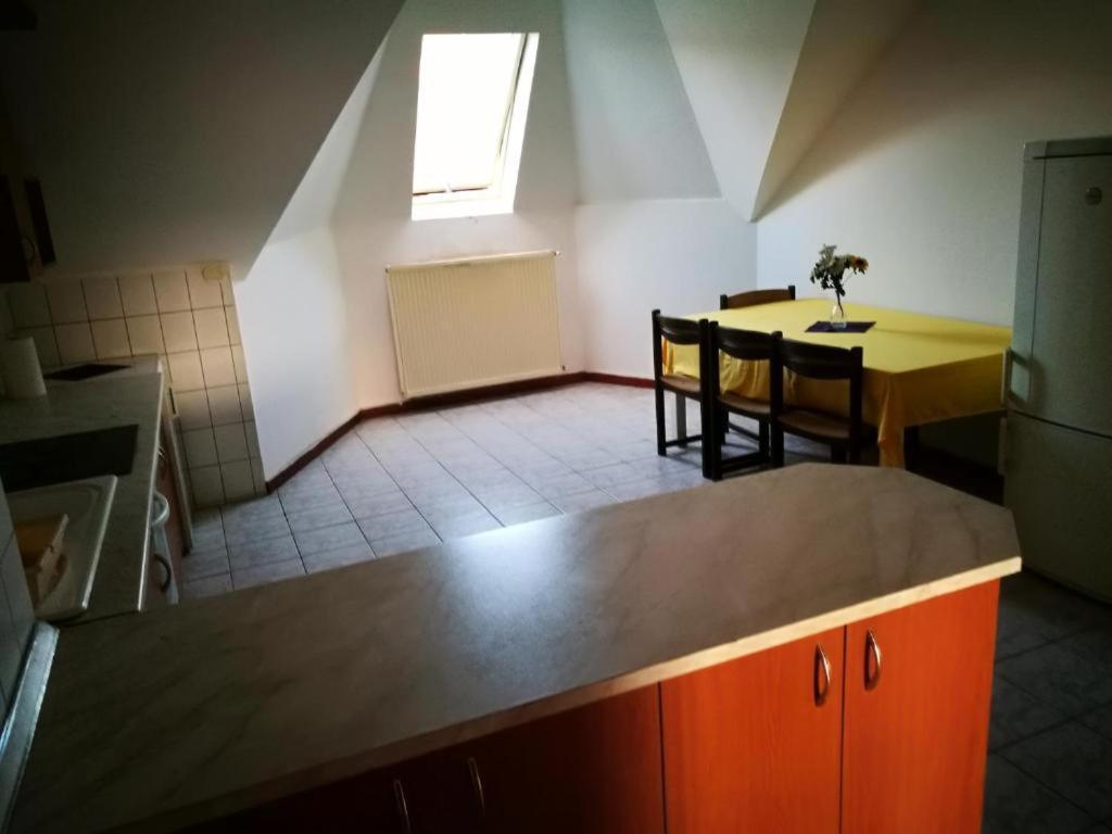 Peregrino Vendeghaz Hotel Budaors Luaran gambar